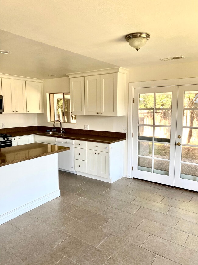 Building Photo - 1580 Caraway Dr Unit A