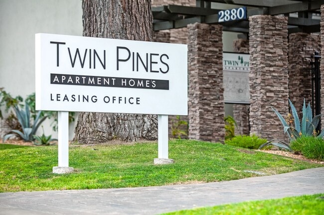 Photo - Twin Pines Apartments