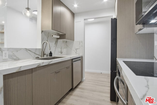 Photo - 911 Kings Rd Unit 205