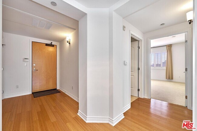 Photo - 2230 S Bentley Ave Unit 303