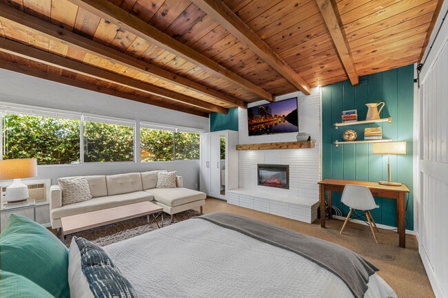 Photo - 4759 Baylor Dr Unit B