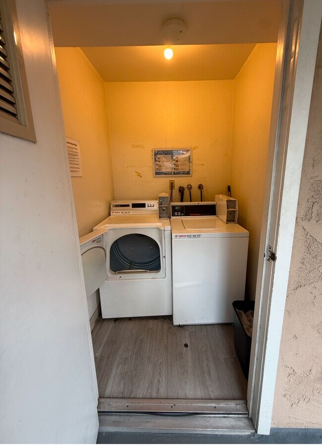 Photo - BEAUTIFUL REMODELED 1 AND 2 BEDROOM UNITS ...