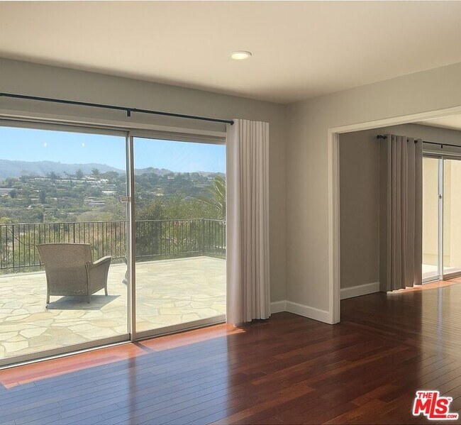 Photo - 911 Teakwood Rd