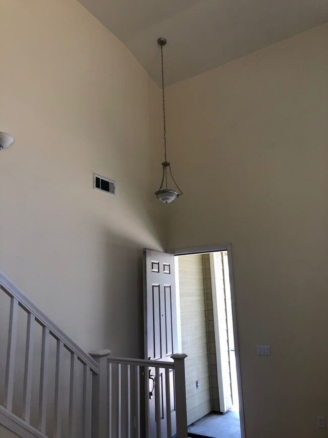 Photo - 460 Middlebury Ct