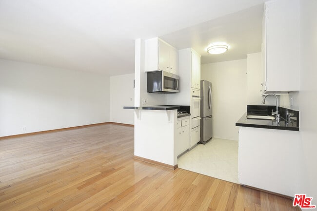 Photo - 1608 S Bentley Ave Unit 2