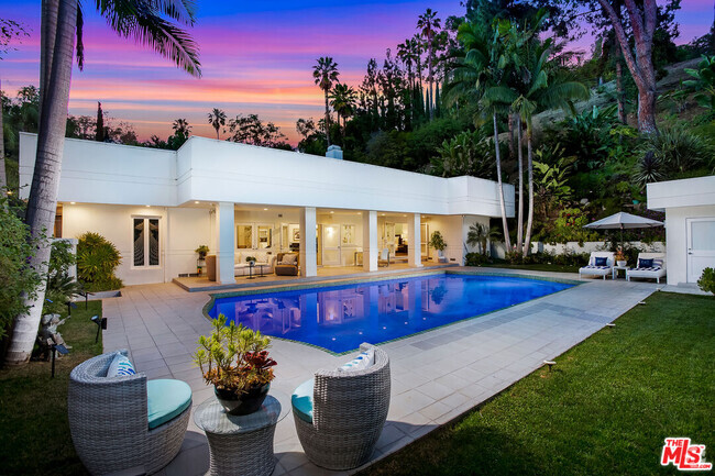 Building Photo - 1166 San Ysidro Dr Rental