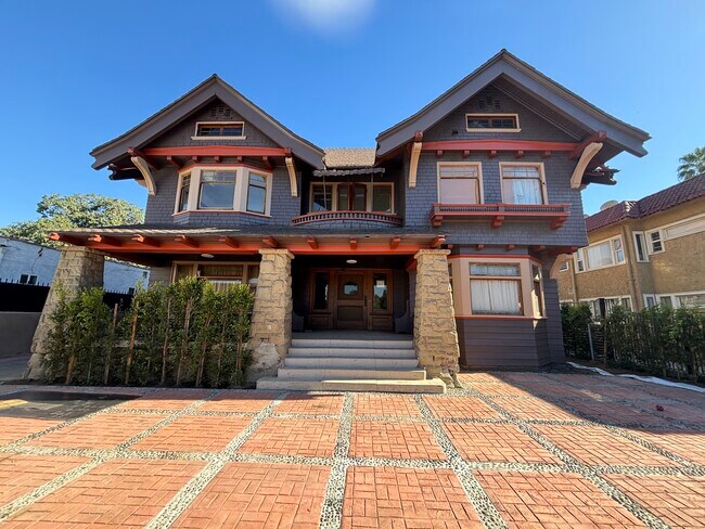 Photo - 2618 Kenwood Ave