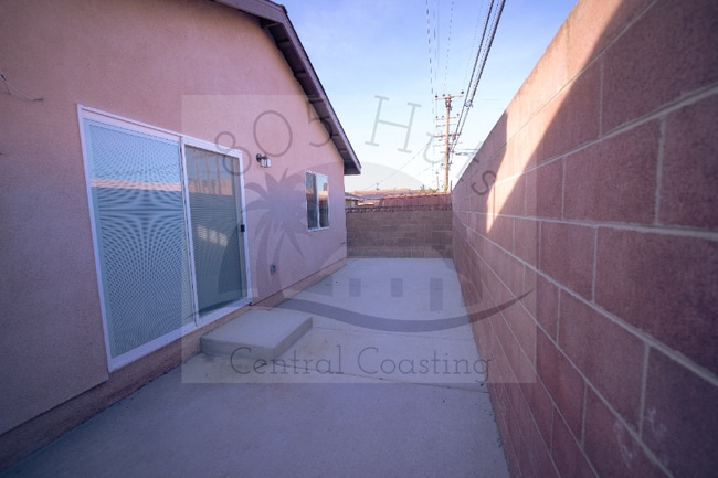 Photo - 1378 Yale Pl Unit B