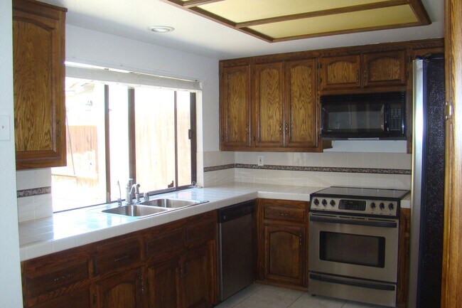 Photo - 3bd/2bath home in Vandenberg Village, Lomp...