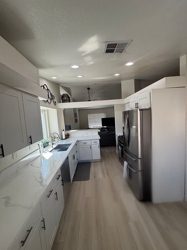 Building Photo - 8421 Decosta Ave