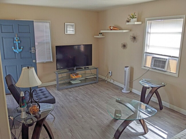 Building Photo - Mission Beach Apartment Homes