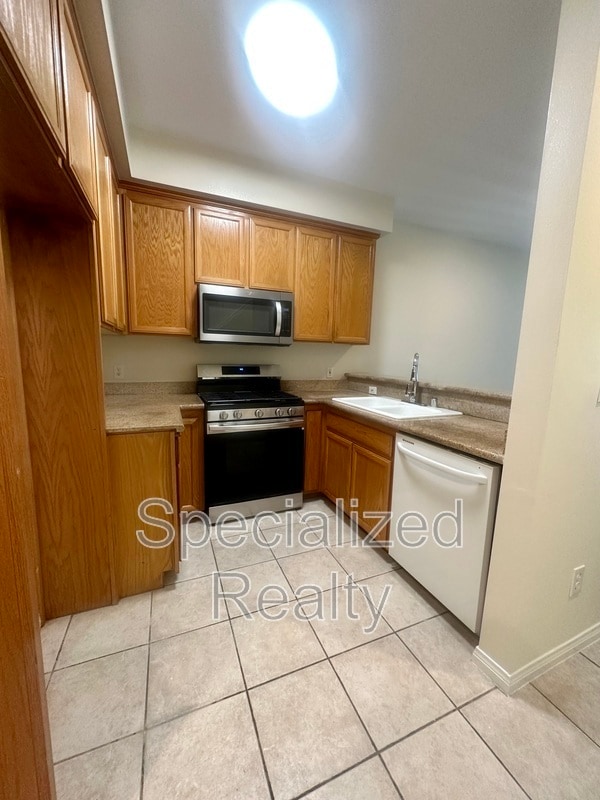 Photo - 5716 Whitsett Ave Unit 13