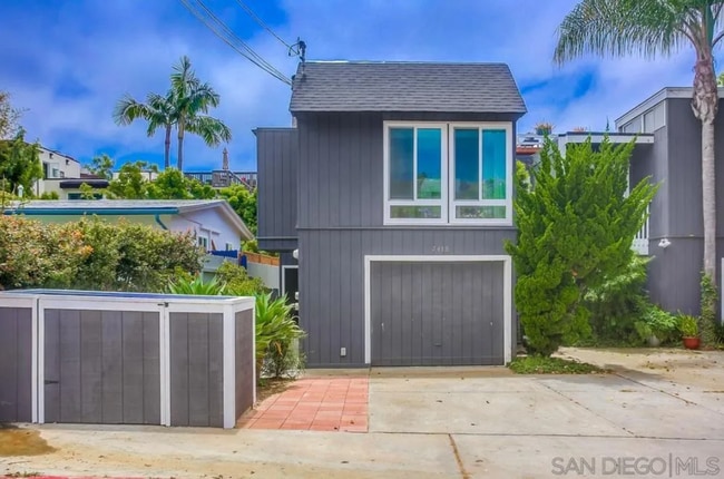 Building Photo - Townhome in the heart of La Jolla’s coveted Beach Barber Tract