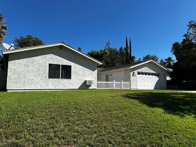 Building Photo - Riverside Home For Rent- 3 bedrooms!