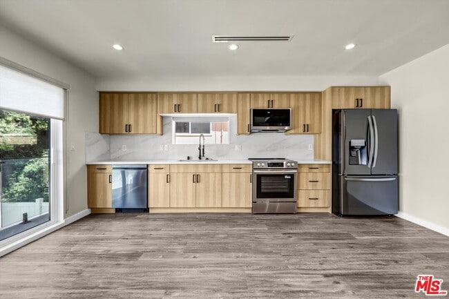 Photo - 1309 N Sycamore Ave