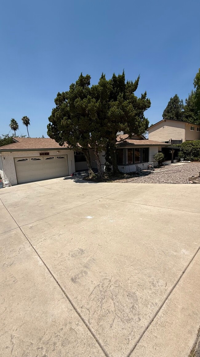 Building Photo - 1822 Wight Way Rental