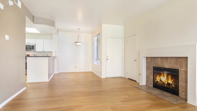 Living Room with Fireplace - Vista Del Lago