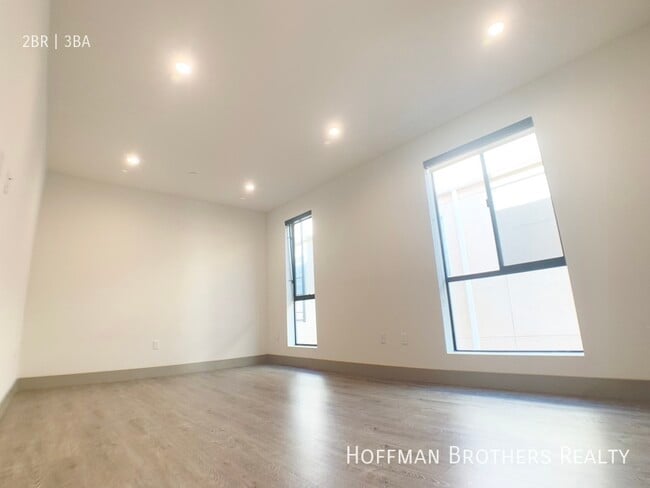 Photo - 115 S St Andrews Pl Unit 5