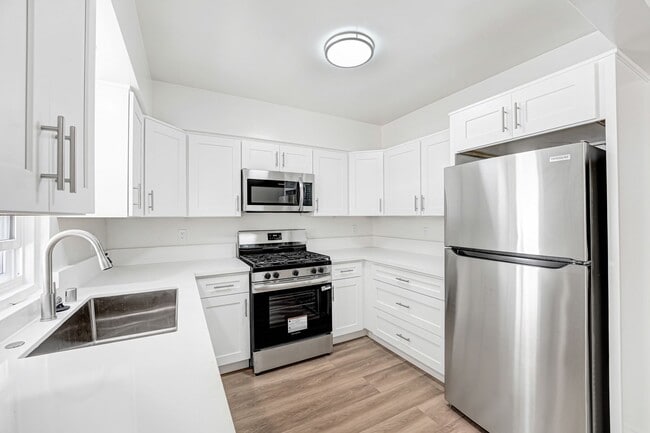 Photo - 1237 Berkeley St Unit 3