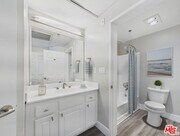 Photo - 627 N Rossmore Ave House