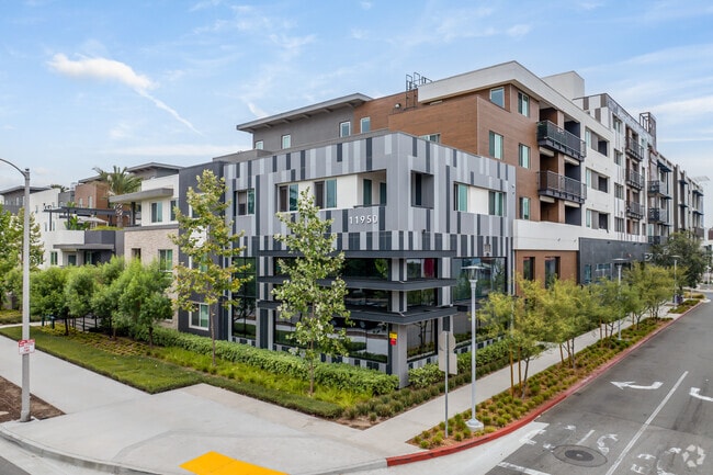 Building Photo - Alexan NoHo West*