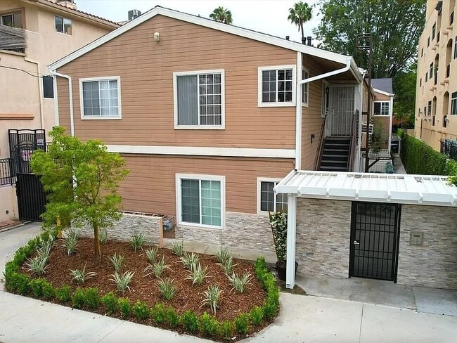 Building Photo - 10932 Bloomfield St