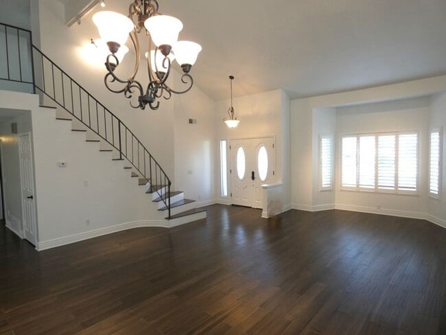 Photo - Gorgeous 4 bedroom & 3 bathroom house