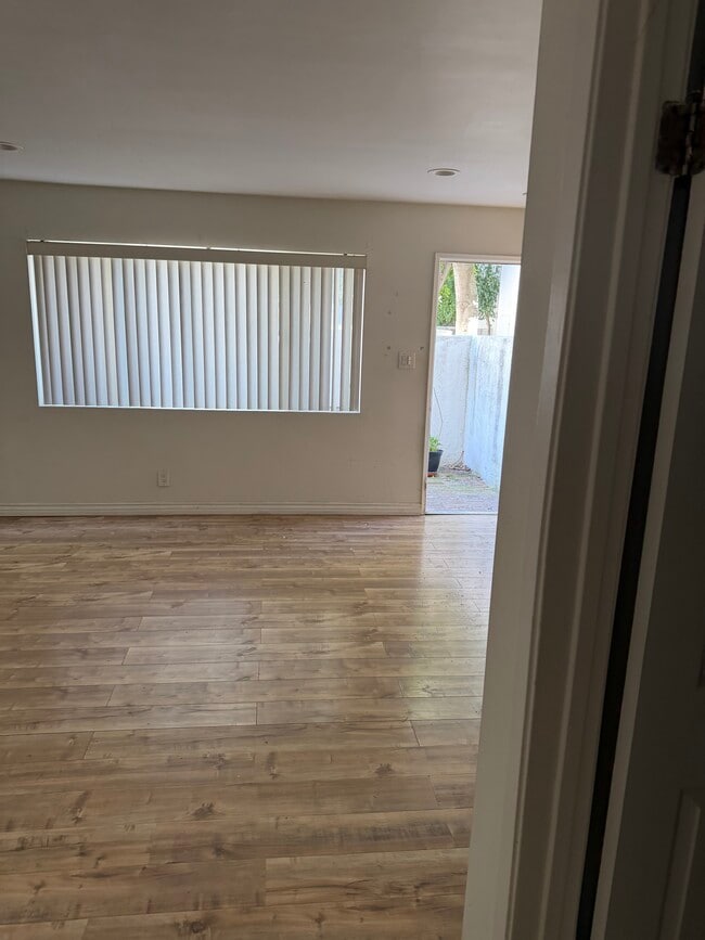 Photo - 18547 Collins St Unit 14