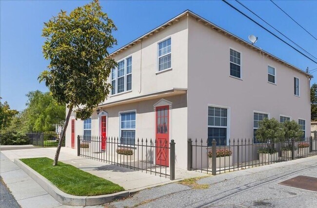 Photo - 1802 Ocean Park Blvd Apartments