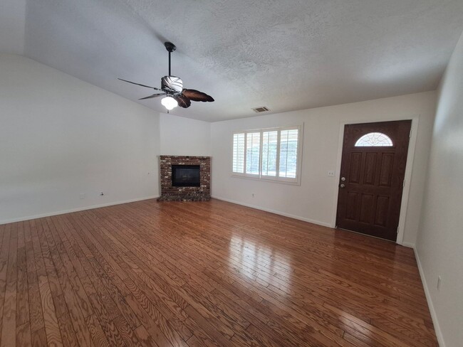 Photo - 3 bed/2 bath in Country Club Estates available now!