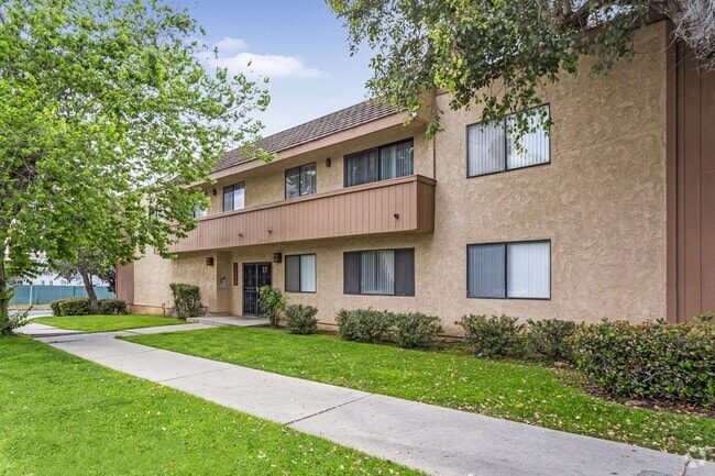 Building Photo - Chatsworth Available Now Unit VIII Rental