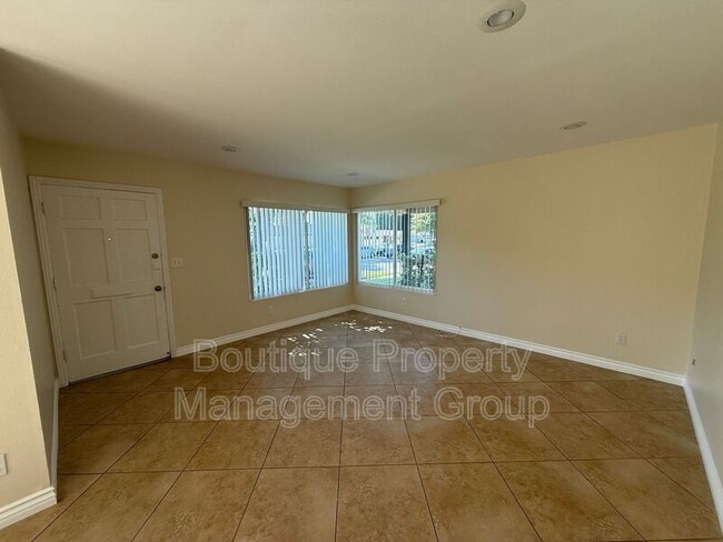 Photo - 1126 S Clifpark Cir