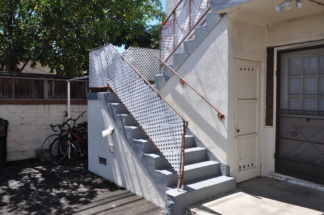 Photo - 818 W Glenoaks Blvd Unit 818B