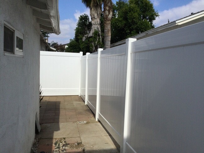 Photo - 20957 Community St