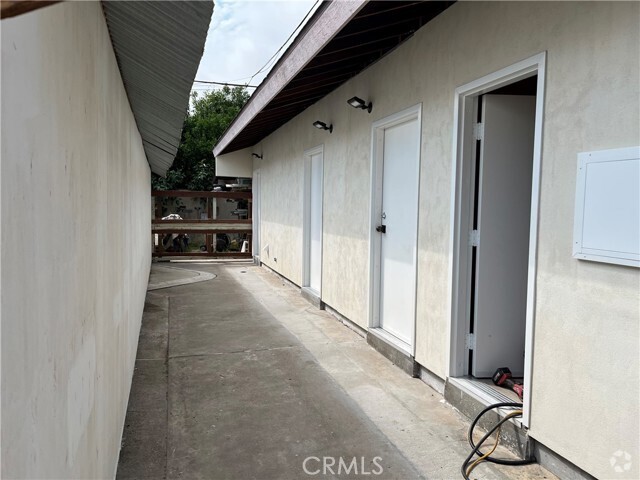 Building Photo - 2619 Redlands Dr Rental