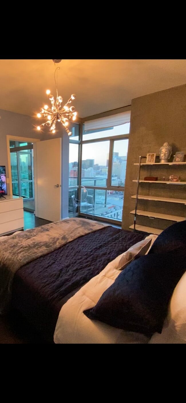 Bedroom current decor - 800 The Mark Ln Unit 1802