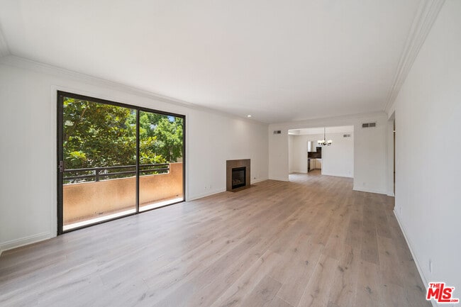 Building Photo - 8865 Alden Dr Rental