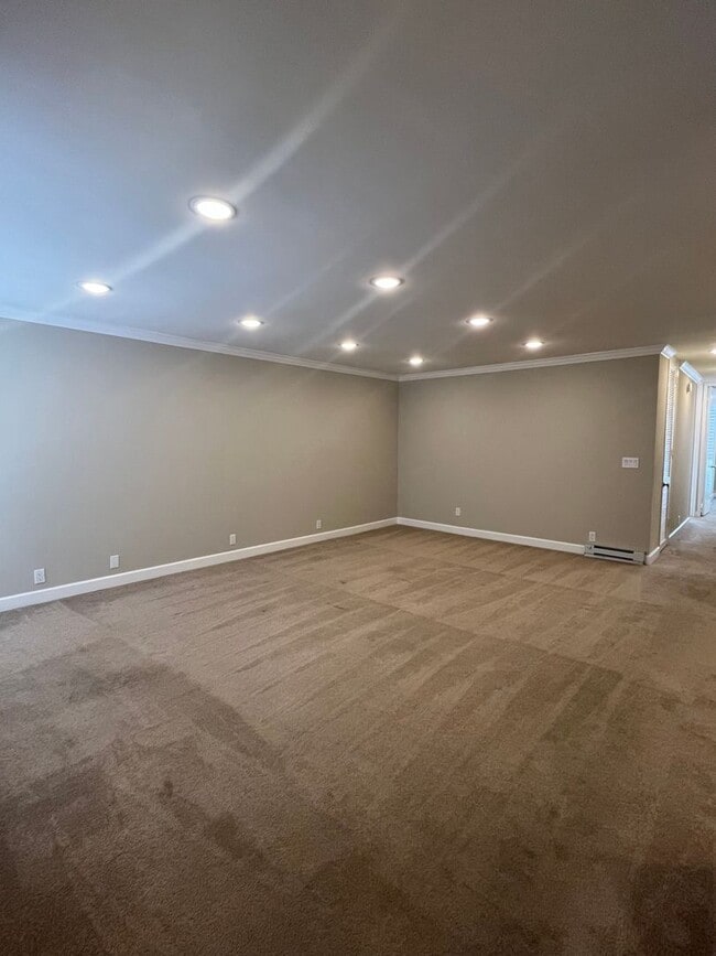 Building Photo - Must See Beautiful 2 Bed / 2 Bath in La Jo... Unit 303 Rental