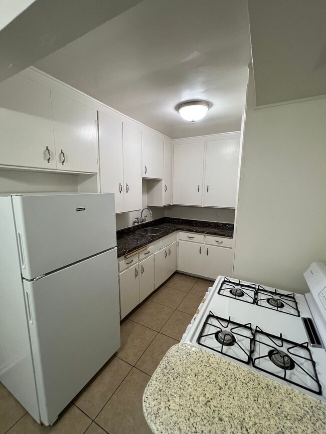 Photo - 2577 Broadway Unit 2577