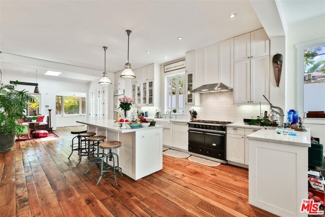 Photo - 749 Milwood Ave