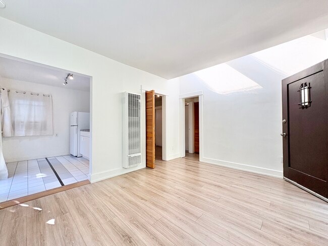 Building Photo - 2816 Arizona Ave Unit 2