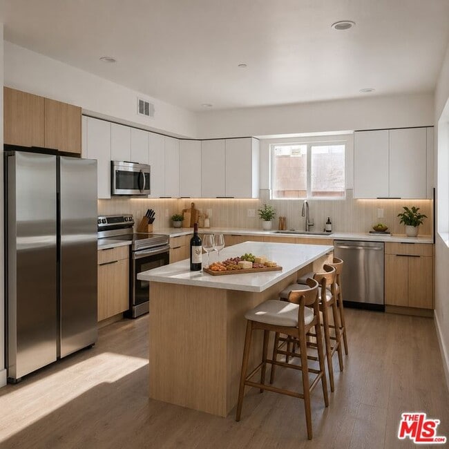 Building Photo - 10829 Peach Grove St Unit 3