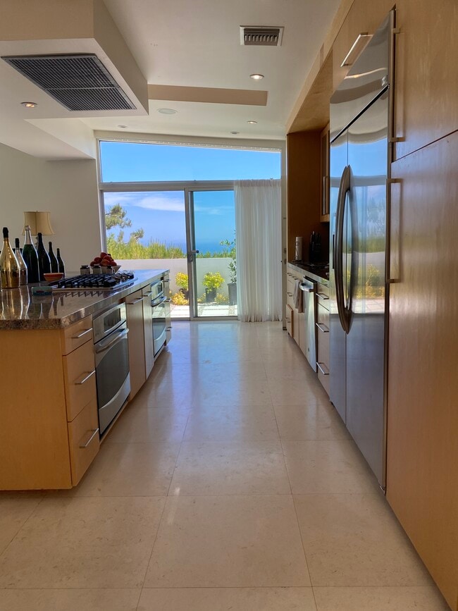 OCEAN VIEW KITCHEN - 3440 Shoreheights Dr