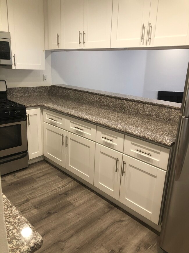 Photo - La Mirada Plaza Apartments