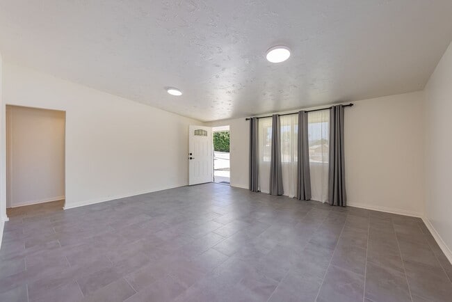 Photo - Oak View Abode