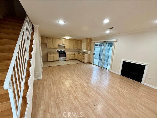 Building Photo - 6439 Woodman Ave Unit 1