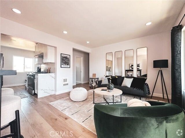 Building Photo - 1057 E Hyde Park Blvd Rental