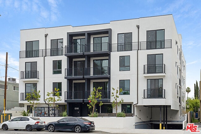 Photo - 6144 Whitsett Ave Unit 403