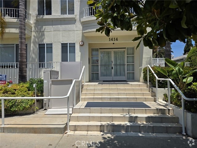 Building Photo - 1414 S Saltair Ave Unit 301 Rental