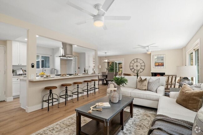 Building Photo - Just Listed! Stunning 4BR/2BA Fully Renova... Rental